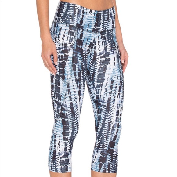 Cropped Printed Leggings - Picture 2 of 12